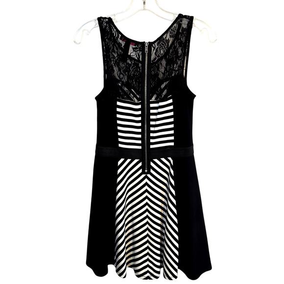 Material Girl Medium Black Striped Women's Sleeveless Sun Dress Miss Size8 10 - Picture 5 of 6